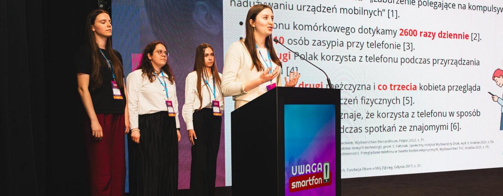 studentki_pedagogiki_na_konferencji_uwaga_smartfon_4_vi_2025-1280.jpg